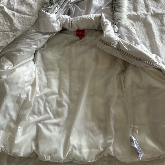 ⚡️SALE⚡️Guess Silver Puffer Jacket with Faux Fur Hood - Picture 4 of 6